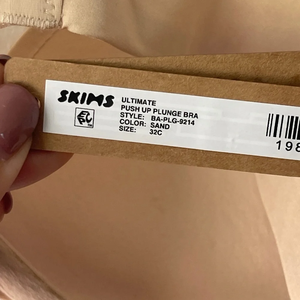 SKIMS Nude ultimate tear drop push-up Bra NWT - Picture 3 of 4